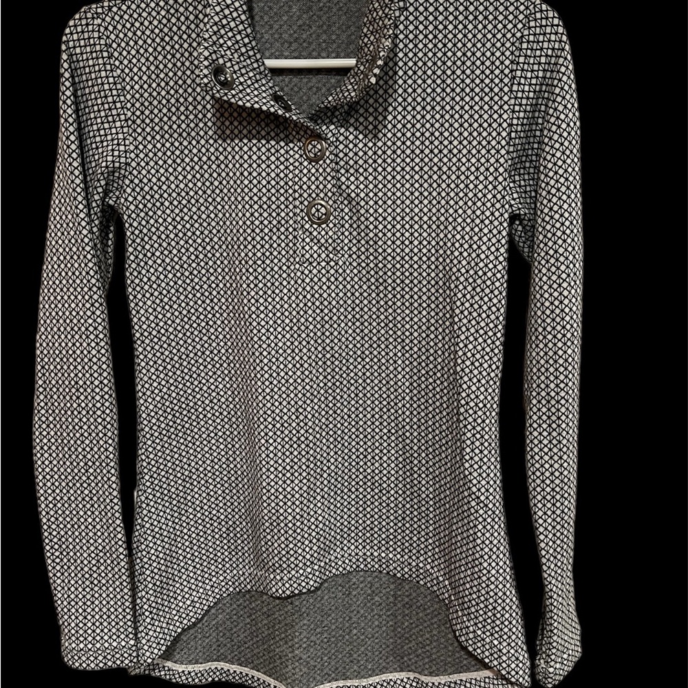 Merrell size S blend top. Cute buttons and soft.
